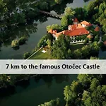 Tiny House - Glamping Paradise Skatlar 45722 Otočec