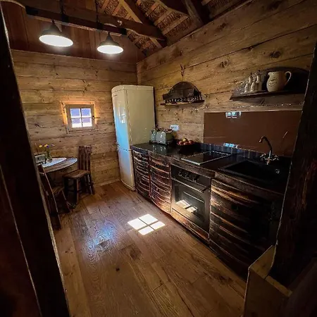 Tiny House - Glamping Paradise Skatlar 45722 Otocec